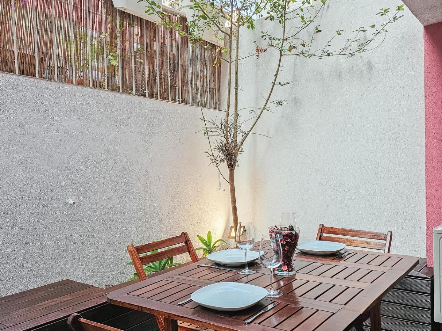 Ground Floor With Private Patio And Ac *